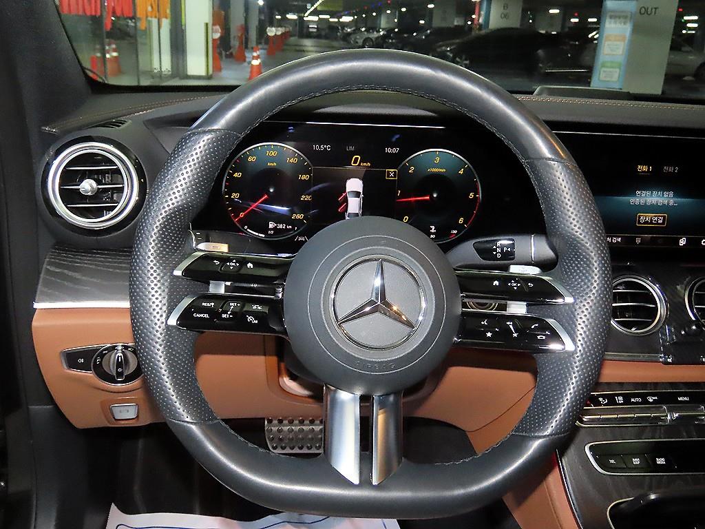 Mercedes Benz E class - Vista 8