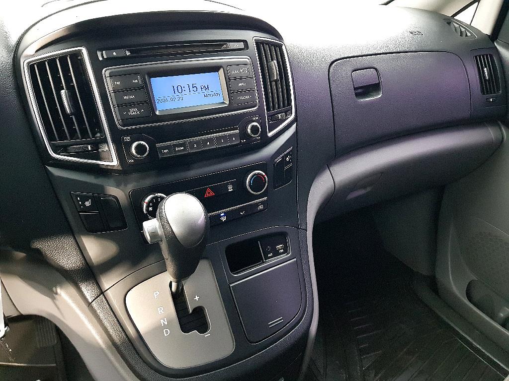 HYUNDAI Starex - Vista 10