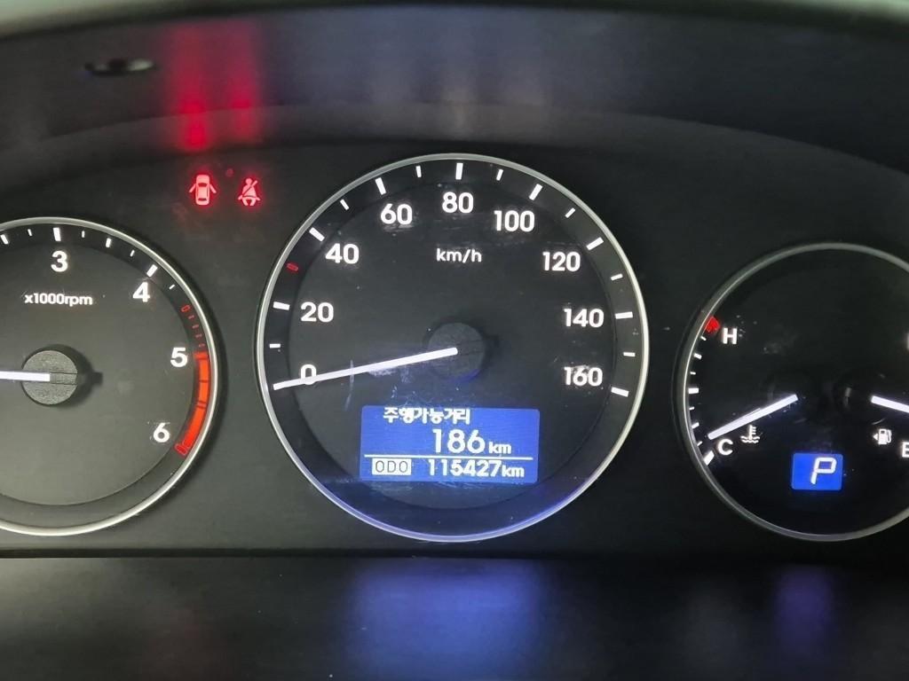 HYUNDAI Starex - Vista 6