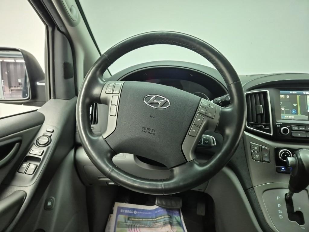 HYUNDAI Starex - Vista 9