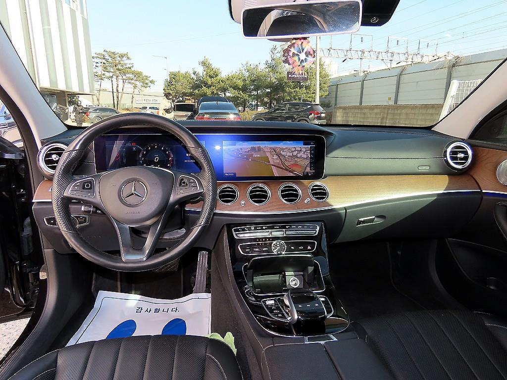 Mercedes Benz E class - Vista 7