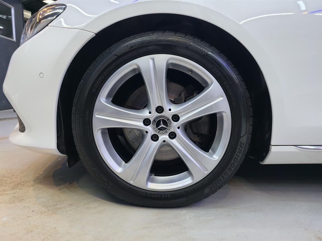 Mercedes Benz E class - Vista 5