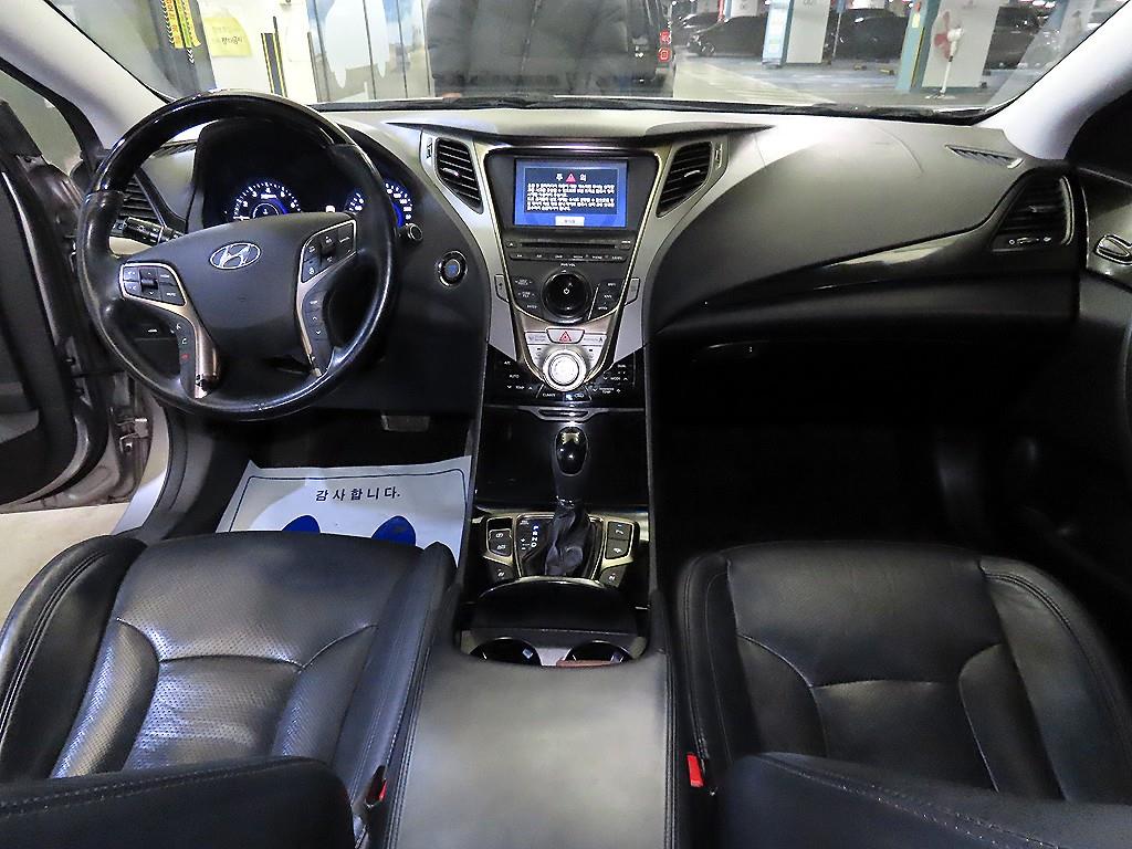 HYUNDAI Grandeur - Vista 10