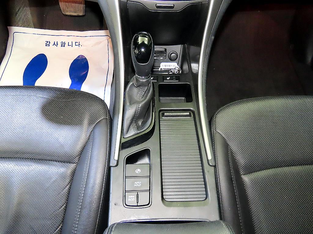 HYUNDAI Sonata - Vista 12