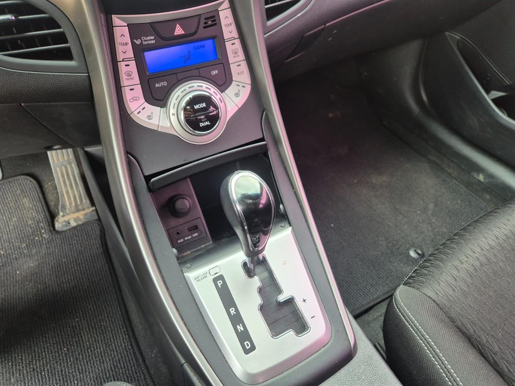 HYUNDAI Avante 2012 Plateado - Importación desde Corea - HF Imports Iquique - Foto 13