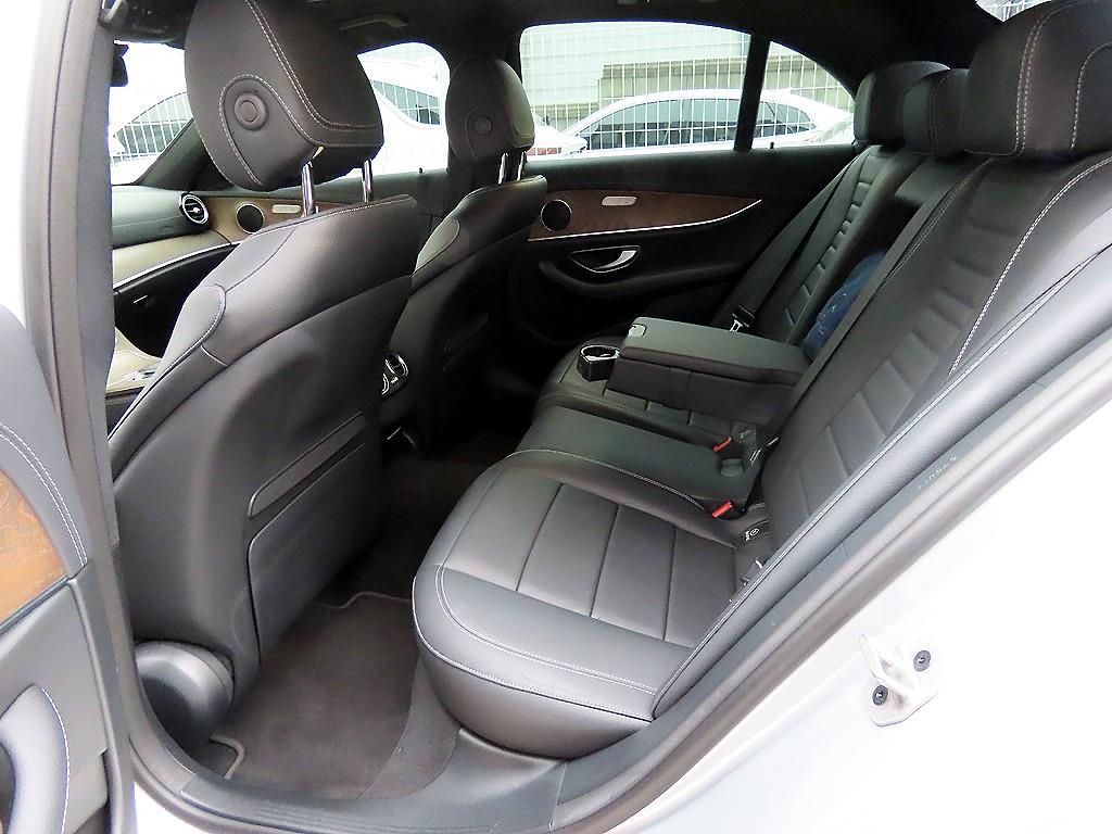 Mercedes Benz E class - Vista 6