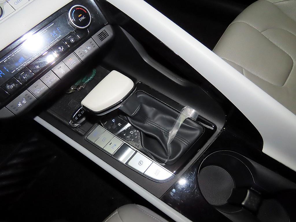 HYUNDAI Avante - Vista 12