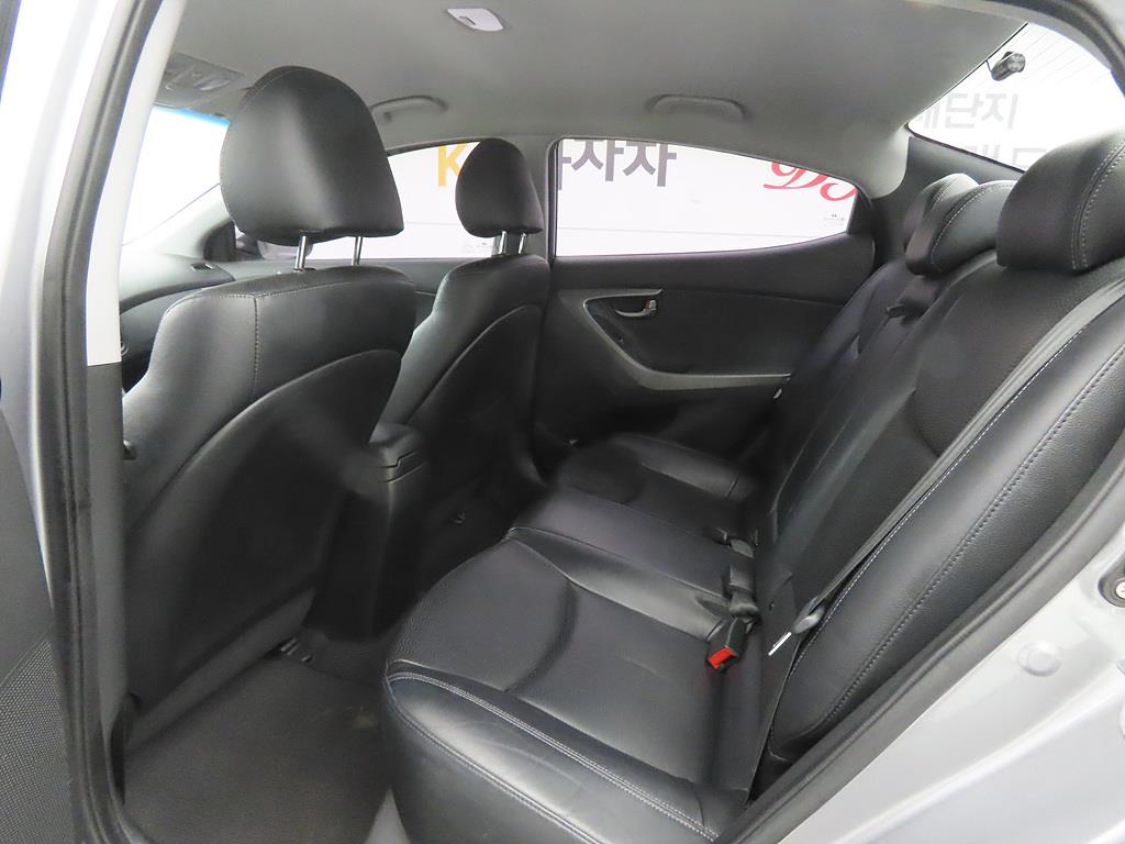 HYUNDAI Avante - Vista 6