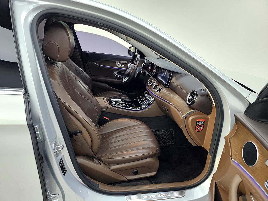 Mercedes Benz E class - Vista 11