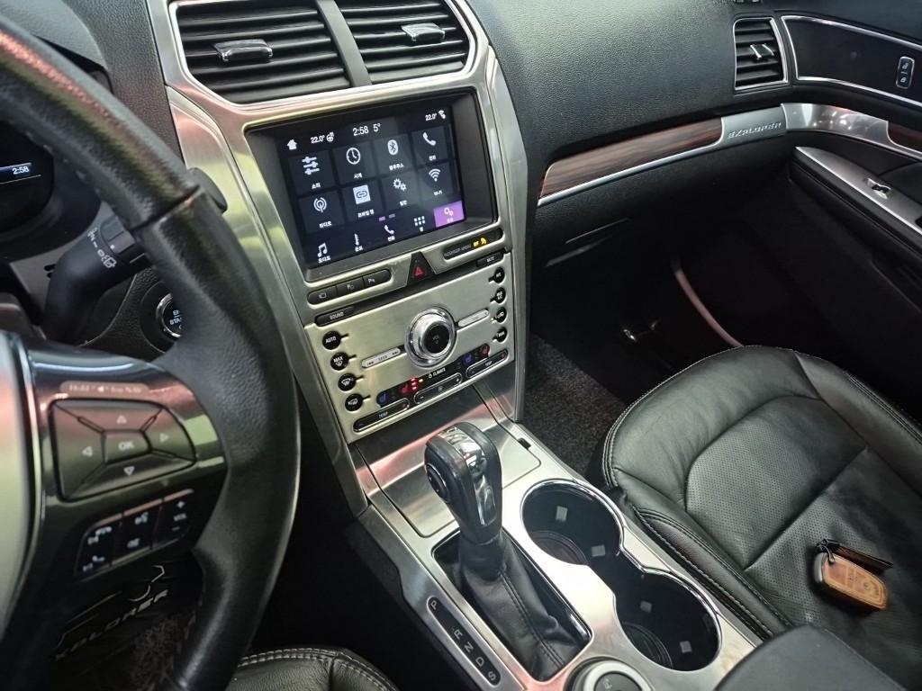 Ford Explorer - Vista 10