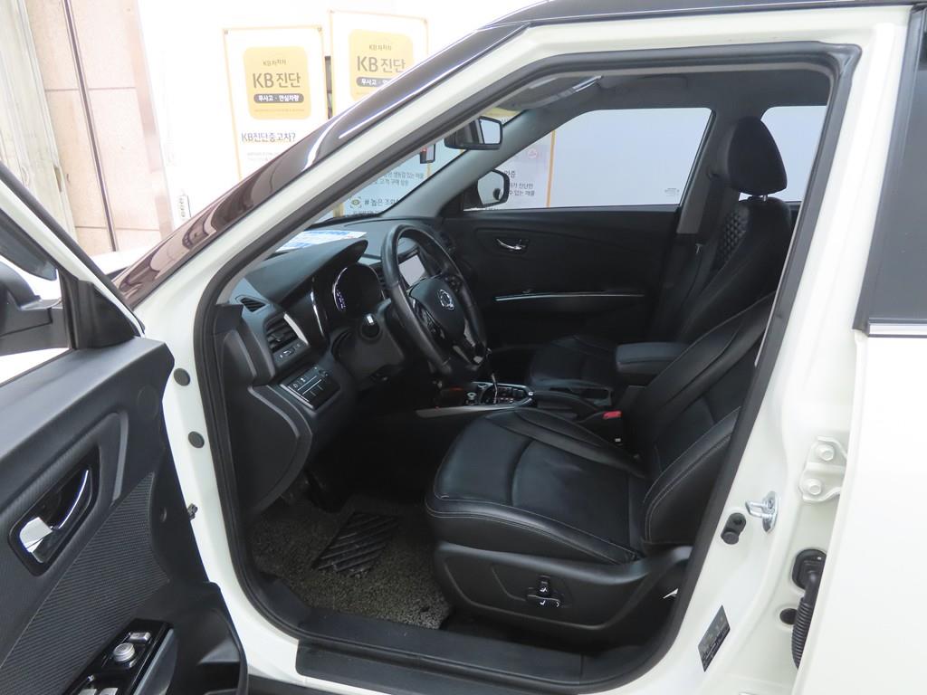 Ssangyong Tivoli - Vista 5