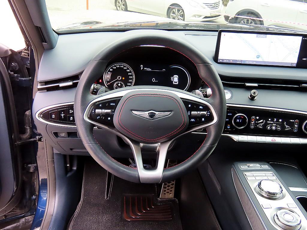 Genesis GV70 - Vista 8