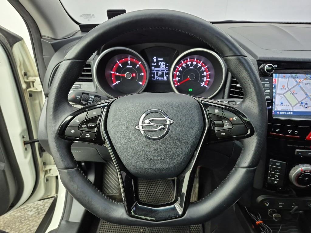 Ssangyong Tivoli - Vista 9