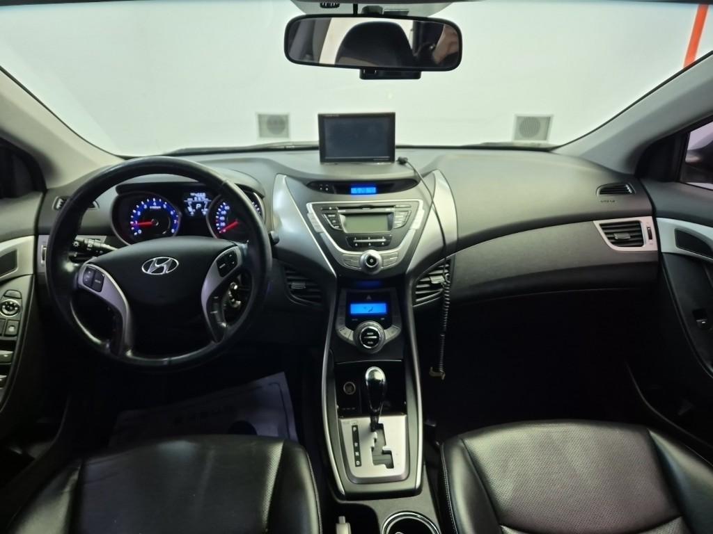 HYUNDAI Avante - Vista 7