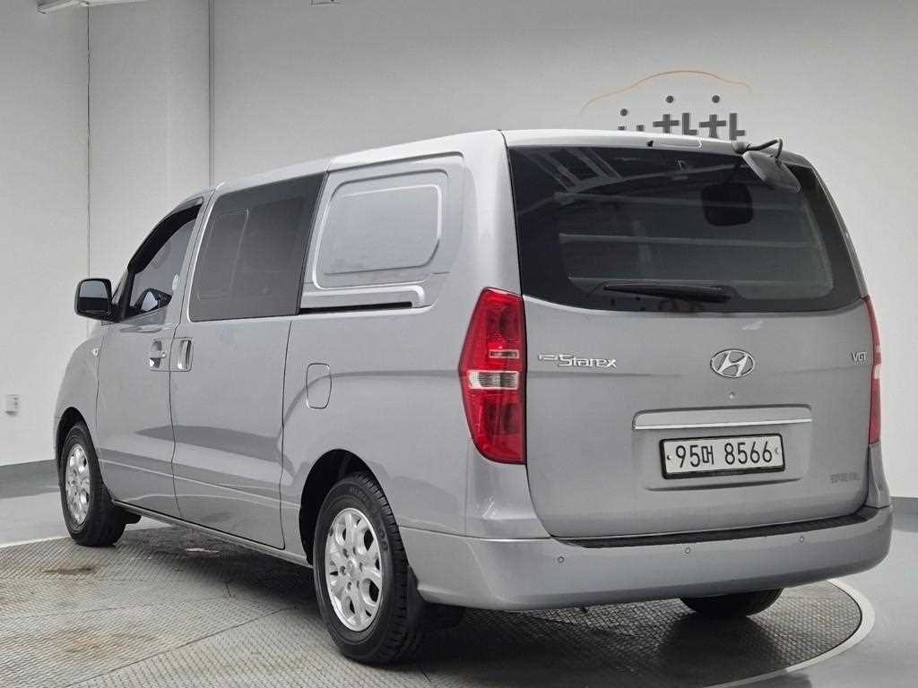 HYUNDAI Starex - Vista 2