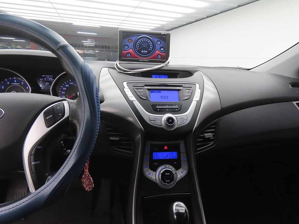 HYUNDAI Avante - Vista 10