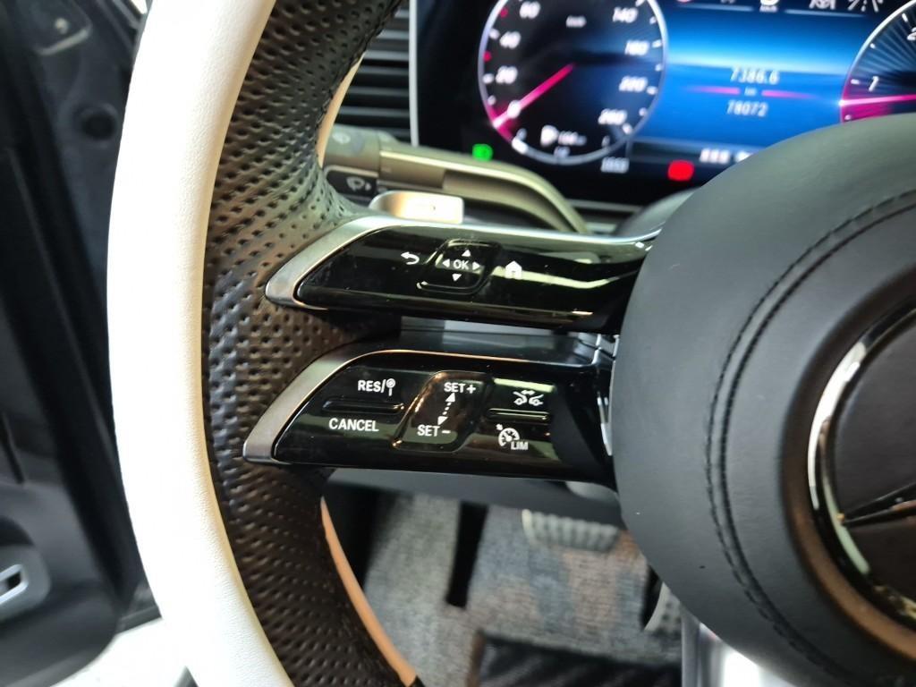 Mercedes Benz GLE Class - Vista 6