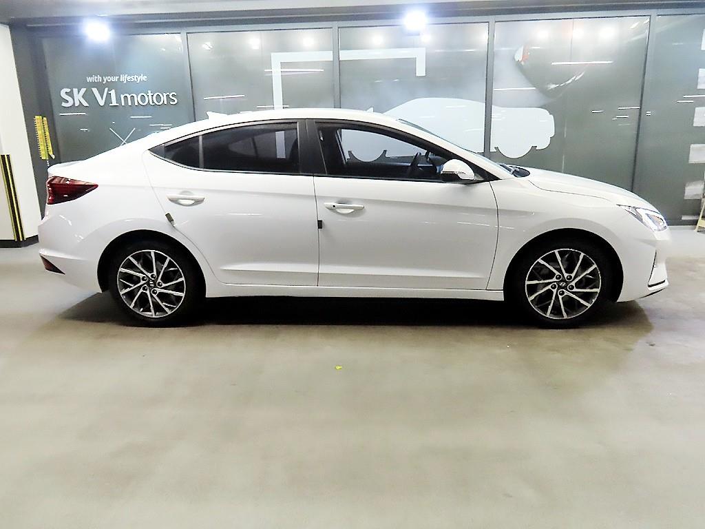 HYUNDAI Avante - Vista 3