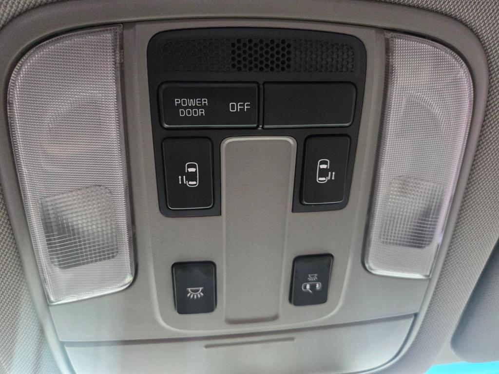 KIA Carnival - Vista 12