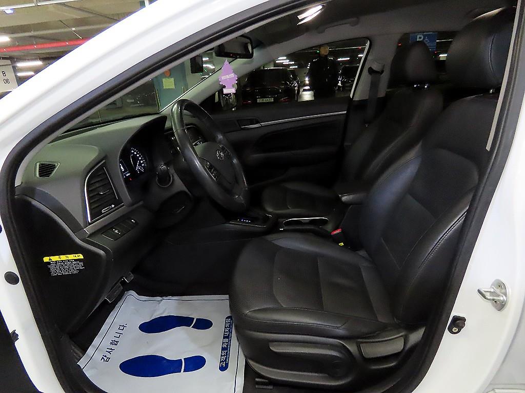 HYUNDAI Avante - Vista 6