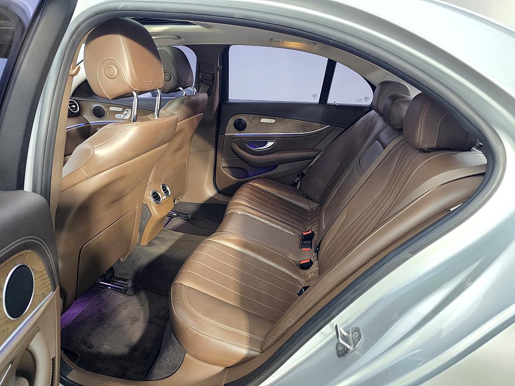 Mercedes Benz E class - Vista 9