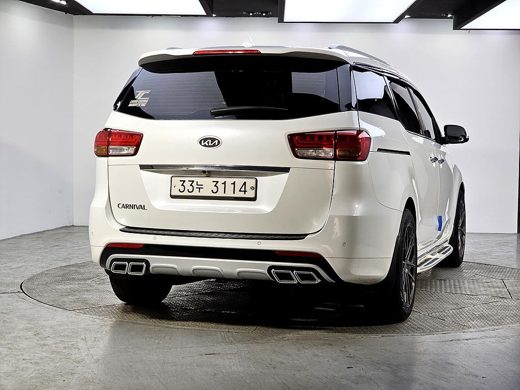 KIA Carnival - Vista 3