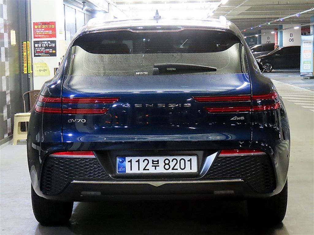 Genesis GV70 - Vista 5