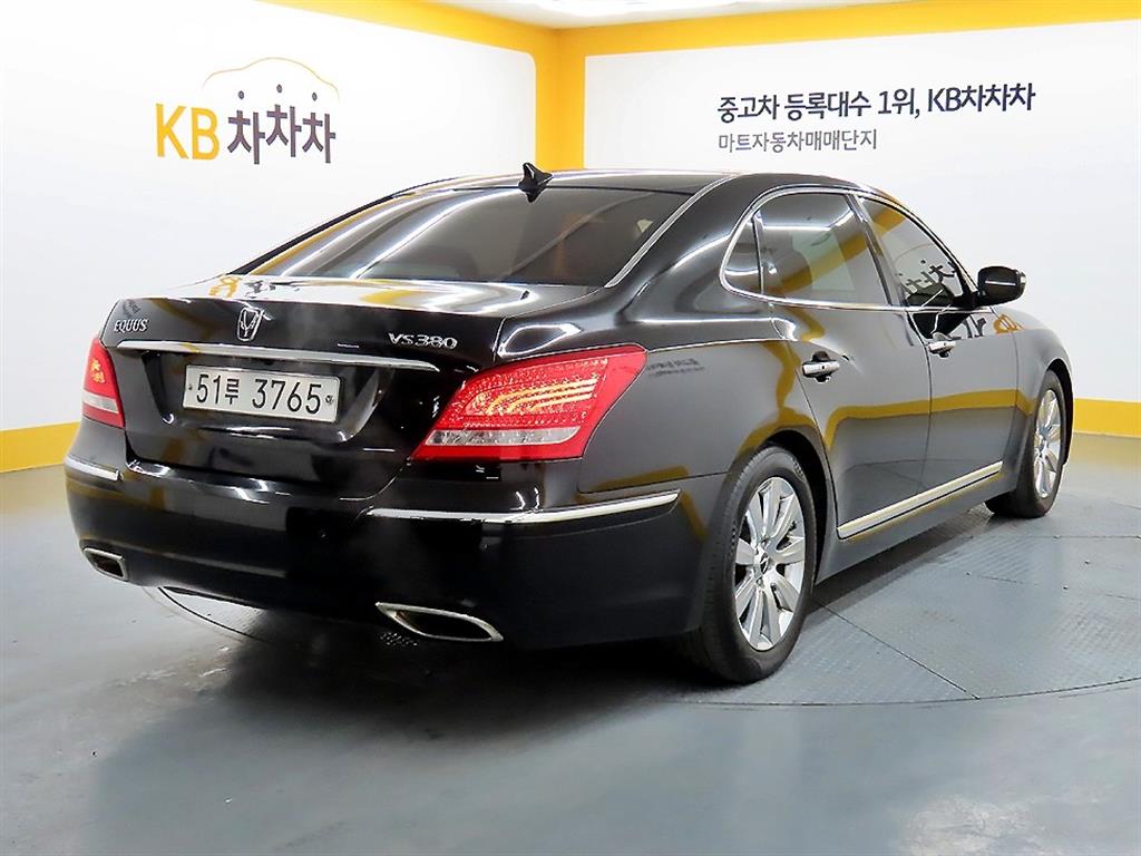 HYUNDAI Equus - Vista 4