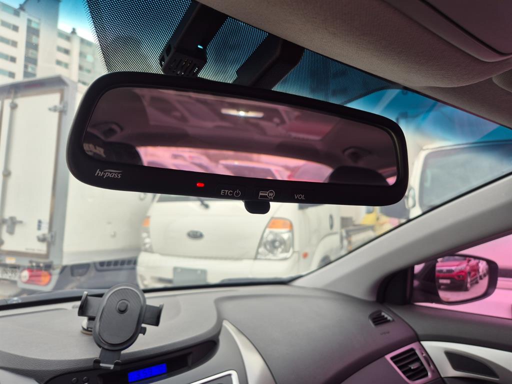 HYUNDAI Avante - Vista 12