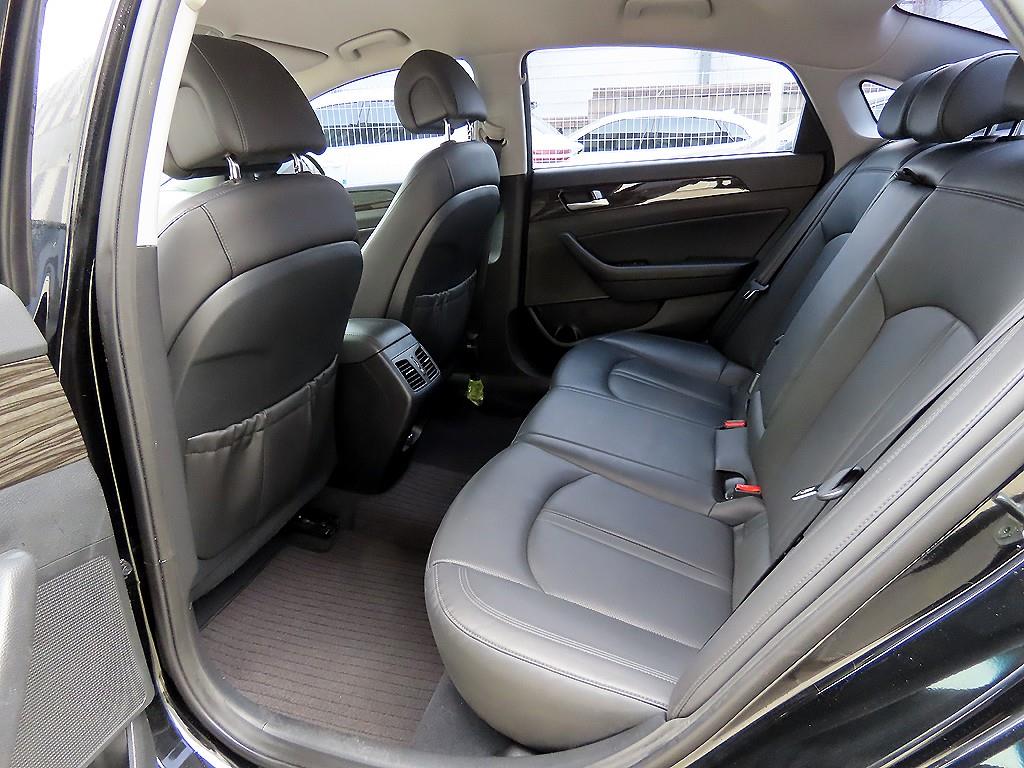 HYUNDAI Sonata - Vista 6