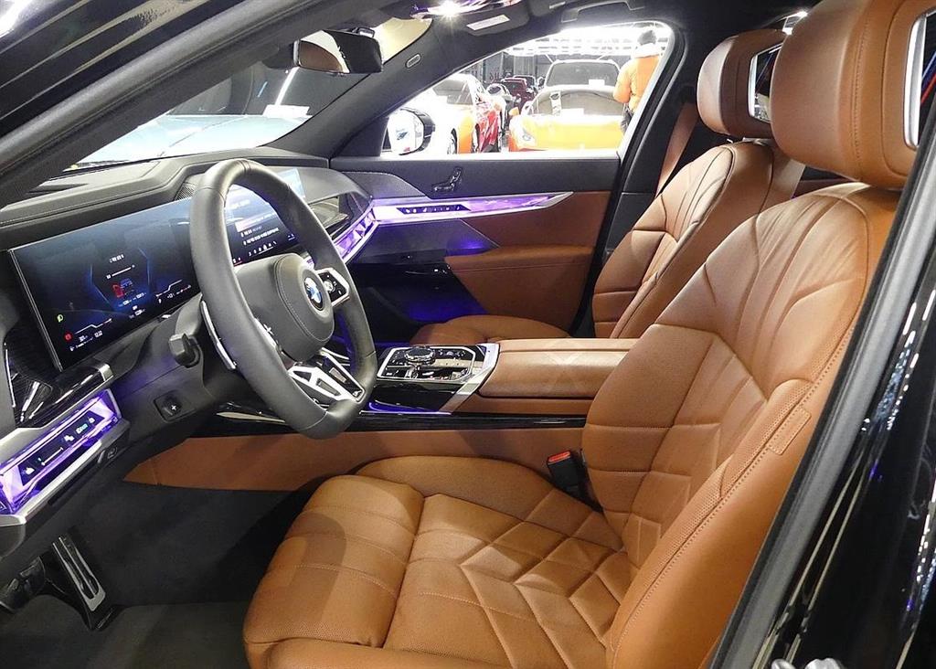 BMW 7 Series - Vista 8