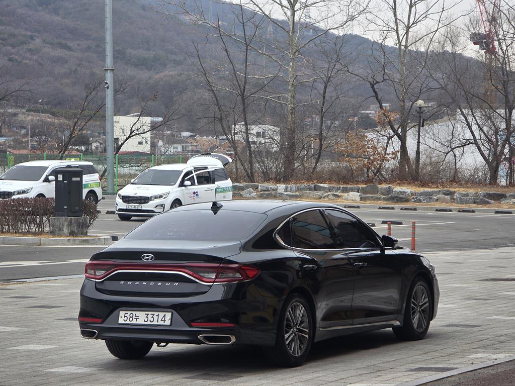 HYUNDAI Grandeur - Vista 7