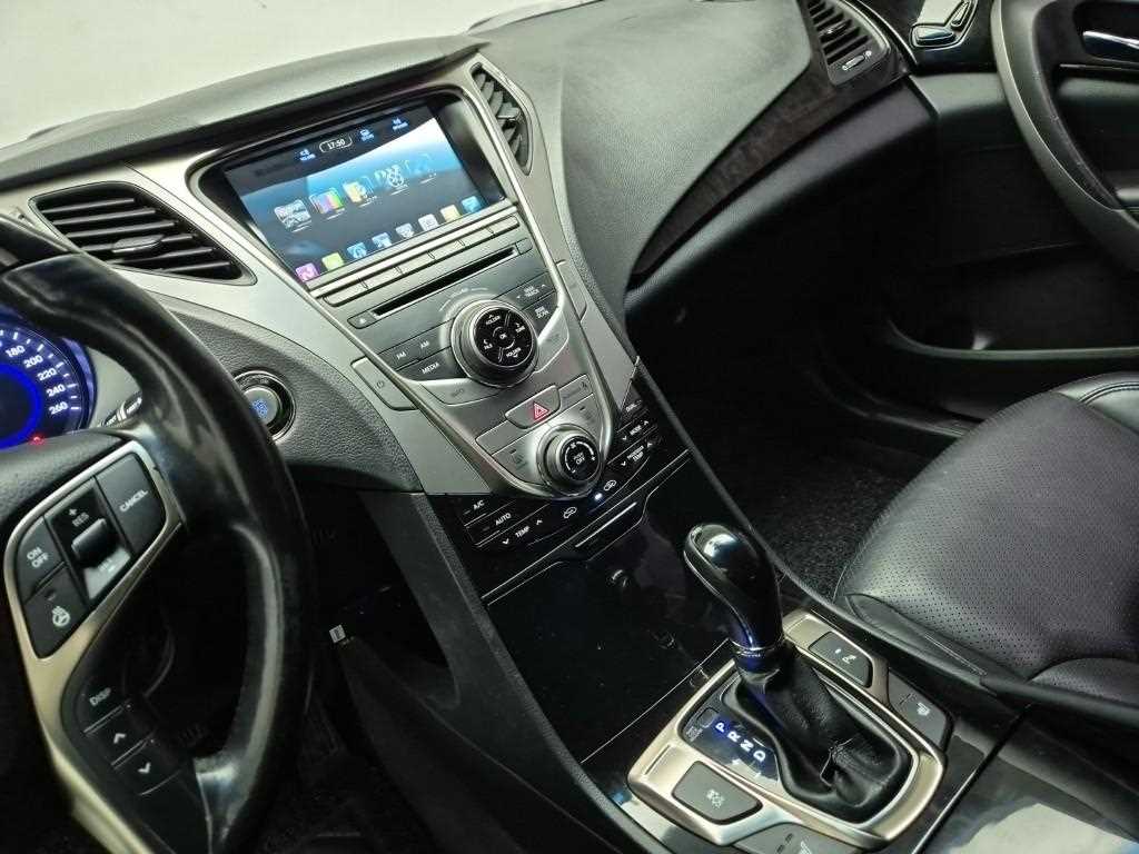 HYUNDAI Grandeur - Vista 10