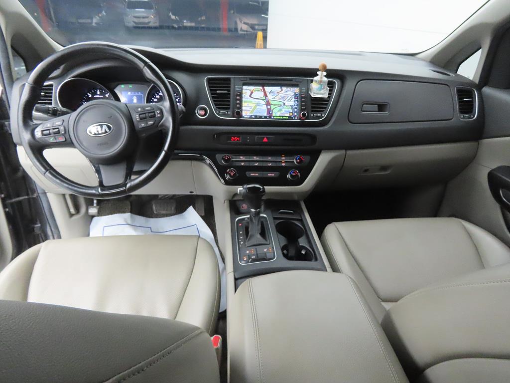 KIA Carnival - Vista 7