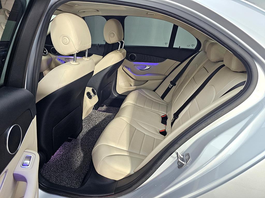 Mercedes Benz C Class - Vista 9