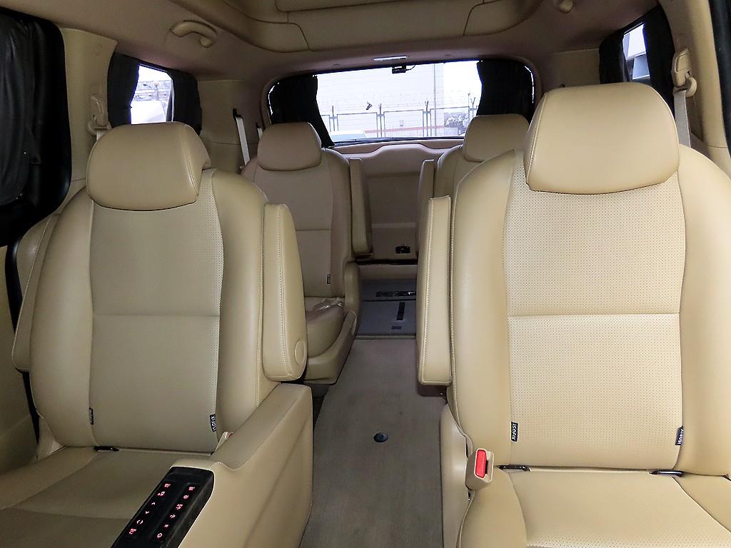 KIA Carnival - Vista 7