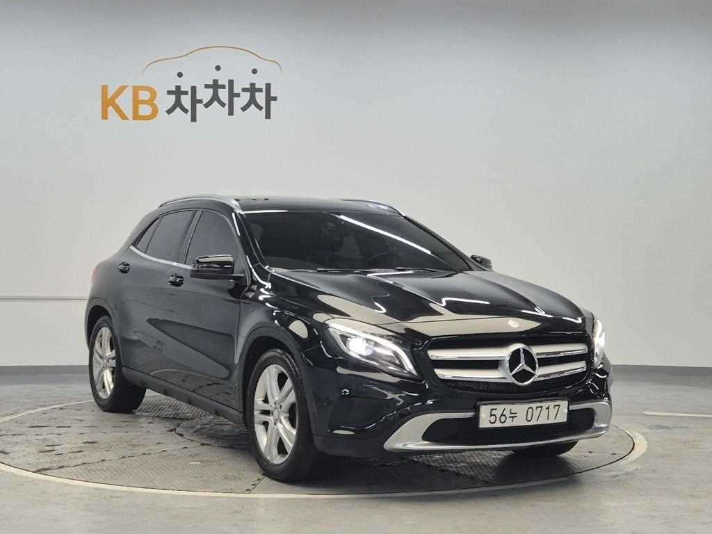 Mercedes Benz GLA Class - Vista 4
