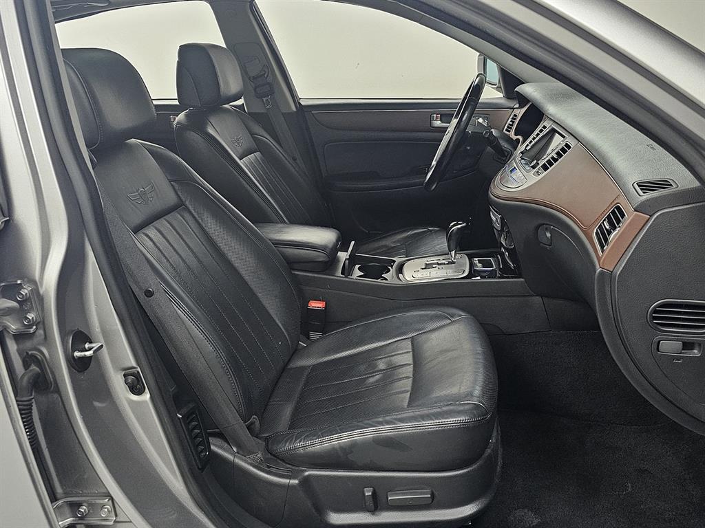 HYUNDAI Genesis - Vista 10