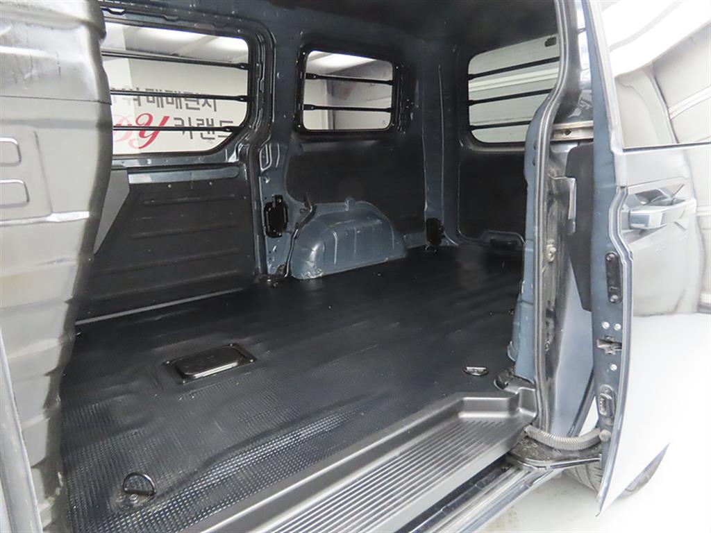 HYUNDAI Staria - Vista 6