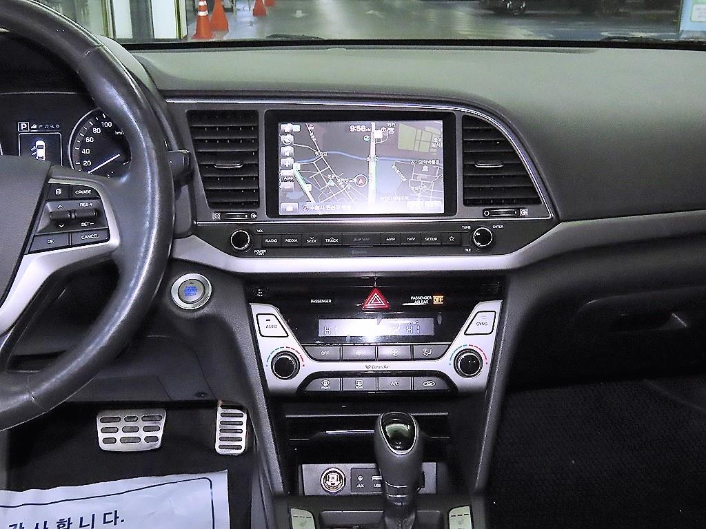 HYUNDAI Avante - Vista 11