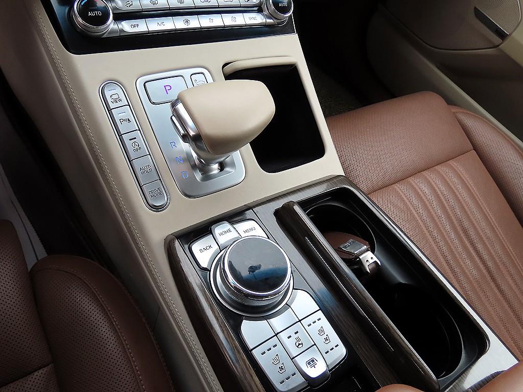 Genesis G90 - Vista 11