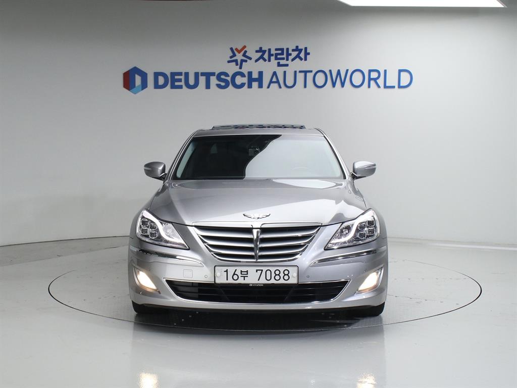 HYUNDAI Genesis - Vista 3