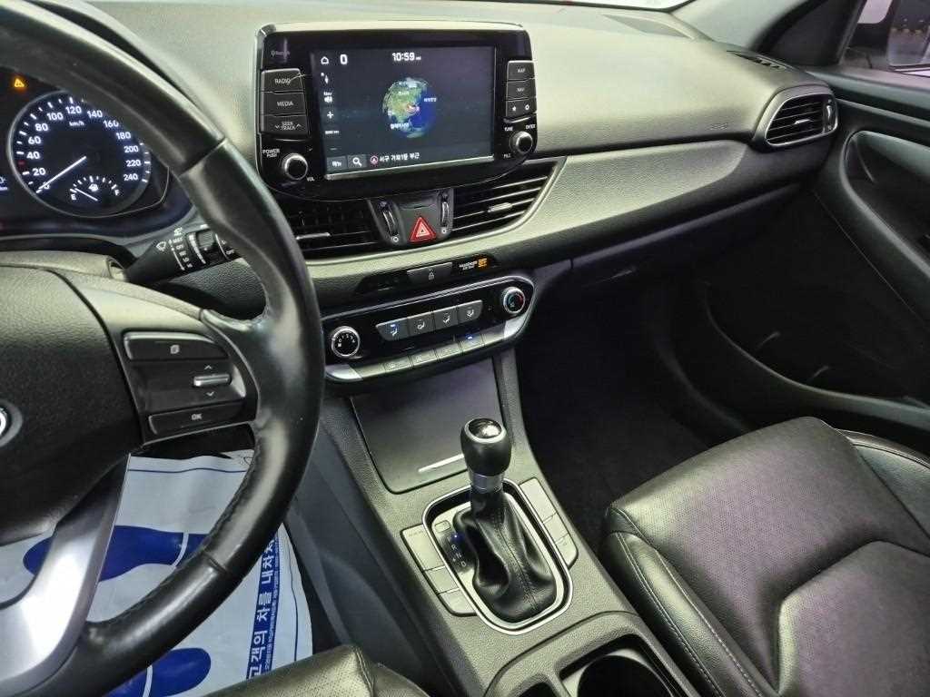 HYUNDAI i30 - Vista 10