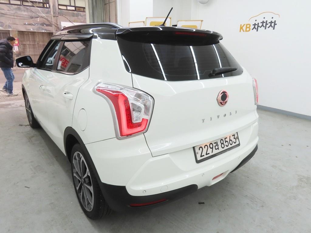 Ssangyong Tivoli - Vista 4