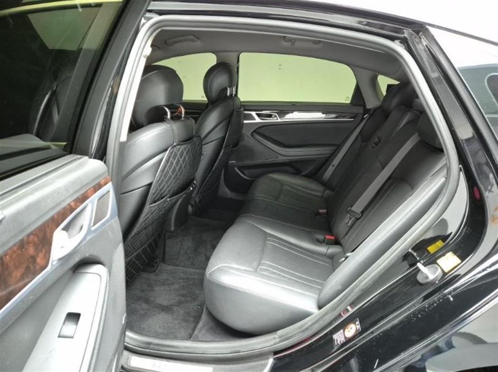 HYUNDAI Genesis - Vista 12