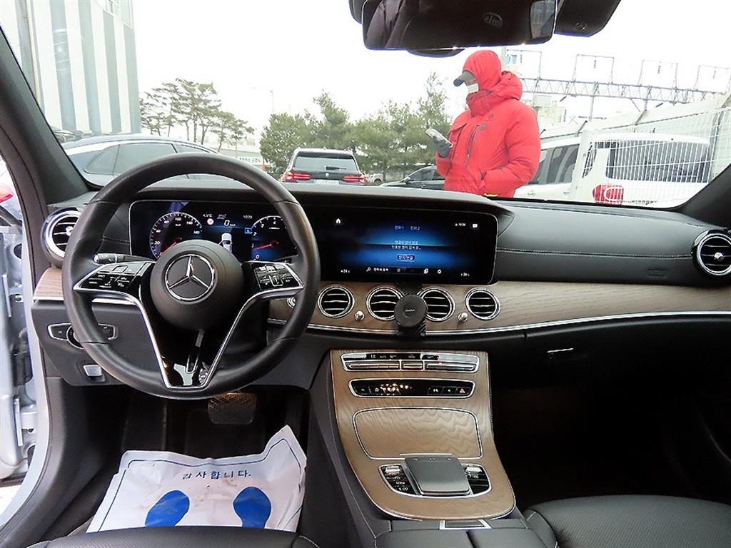 Mercedes Benz E class - Vista 7