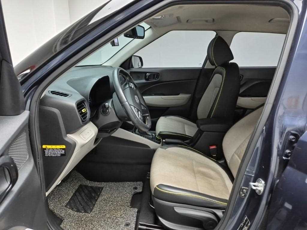 HYUNDAI Venue - Vista 11
