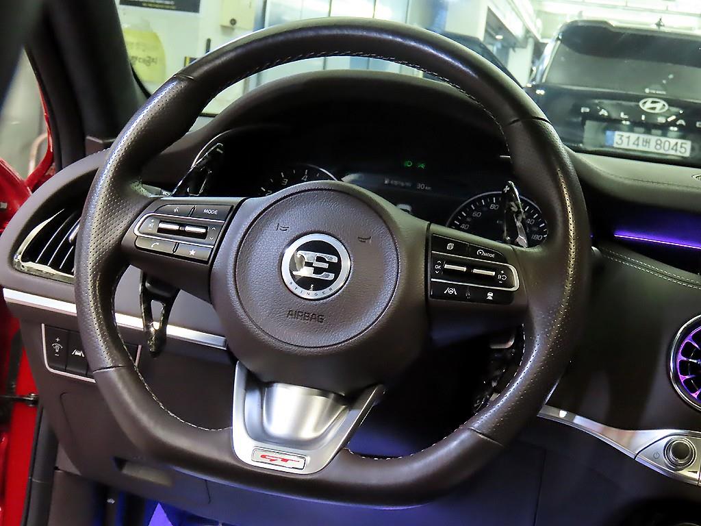 KIA Stinger - Vista 8