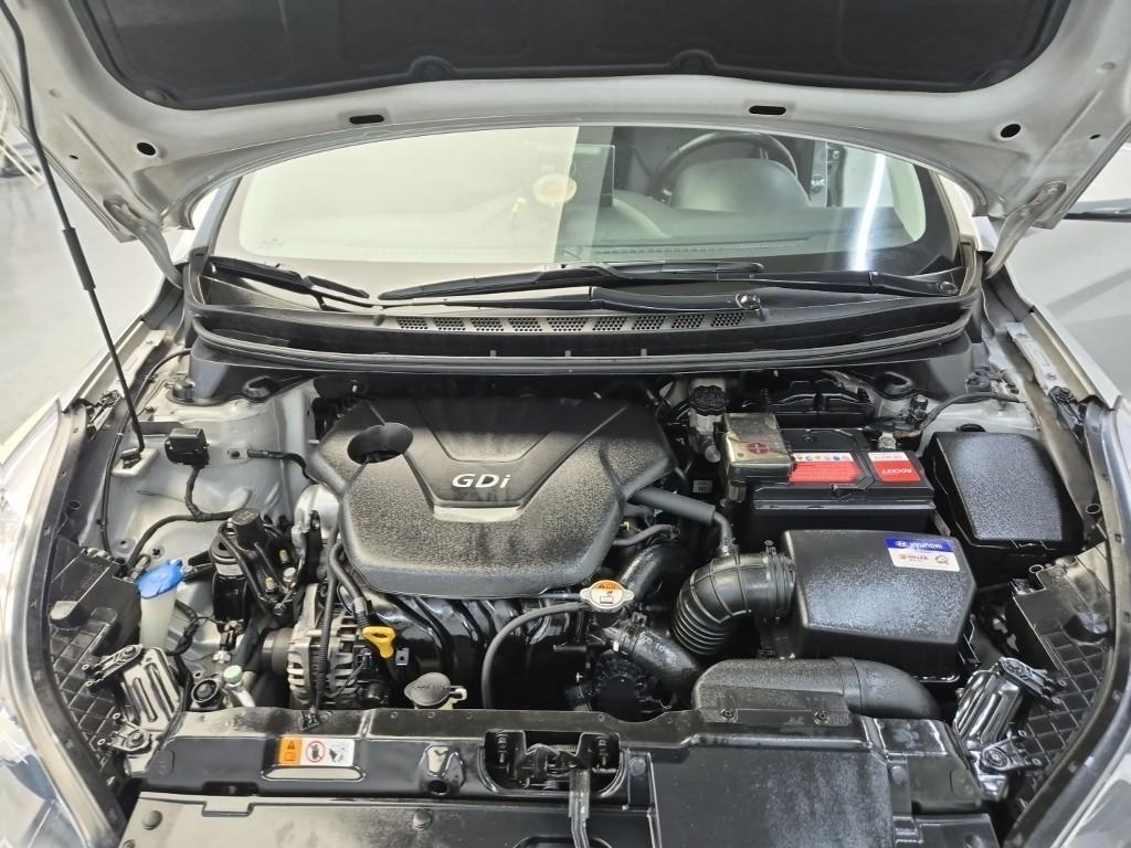 HYUNDAI Avante - Vista 5