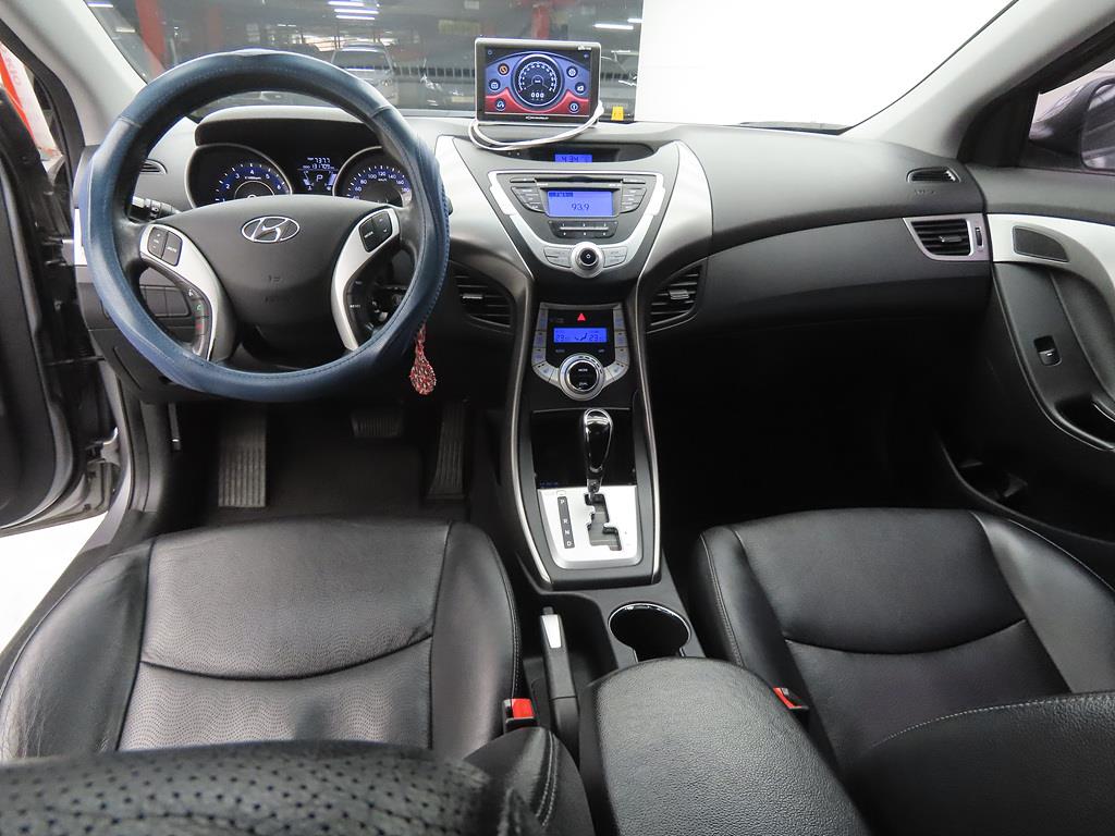 HYUNDAI Avante - Vista 7